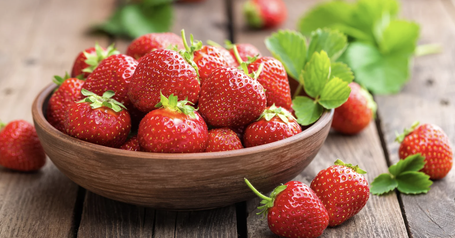 Májusi zöldségek és gyümölcsök